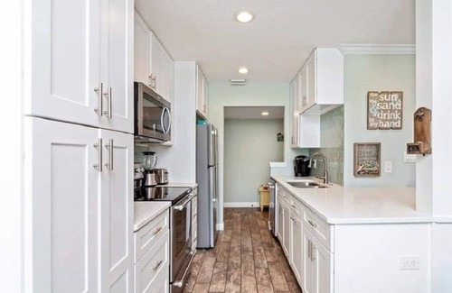 Miramar Beach Villa | Charming, cozy with a coastal vibe family sized villa, 15 min walk to the beach.
