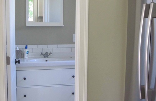 Willard House | Charming Craftsman Retreat- 5 minute walk to Willard Beach- 30 night minimum