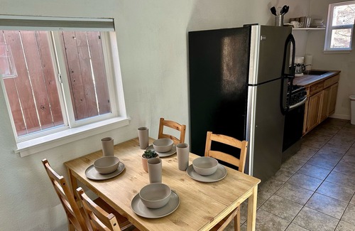 Manitou Springs Historic District Cabin | Charming Creekside Cabin Walk to Downtown Manitou – Ideal Retreat!nnnnnnnnnnnnnn