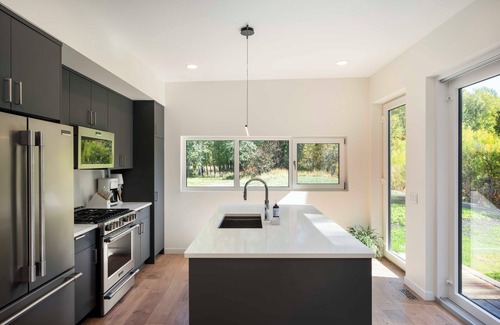 Hailey Cottage | Charming creekside 2-bedroom cottage with AC, WiFi in peaceful Hailey