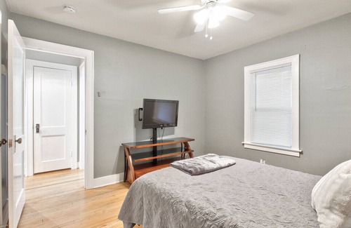 Southside House | Charming Cuse home close to downtown & university