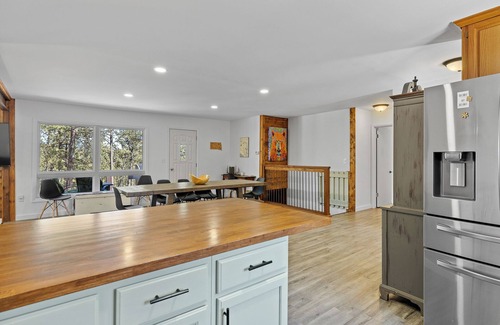 Custer House | Charming Custer Pines with Hot Tub & Pet Friendly