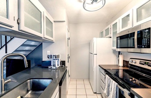 Tucson Condo | Charming dog-friendly, 2BR/1BA w/Pool, Mountain Views – Low Summer Rates! 🏖️n