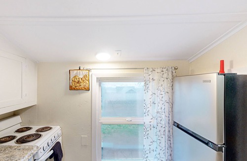 Bunker Hill House | Charming dog-friendly home with patio, WiFi, streaming, washer/dryer