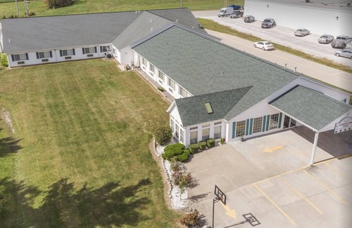 Red Bud Bed & Breakfast | Charming Double Queen Suite in Heart of Red Bud