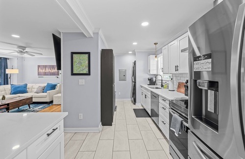 Southern Pines House | Charming Downtown Corner Cottage - 1 Block Walk to Food & Fun - Dog Friendly
