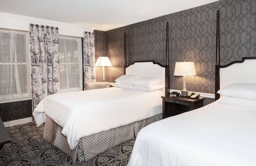 Historic District Hotel | Charming Downtown Hotel w/Vintage Character + Modern Amenities