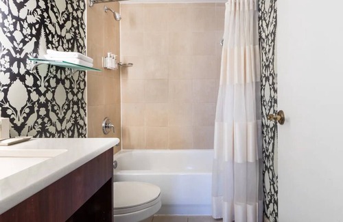 Historic District Hotel | Charming Downtown Hotel w/Vintage Character + Modern Amenities