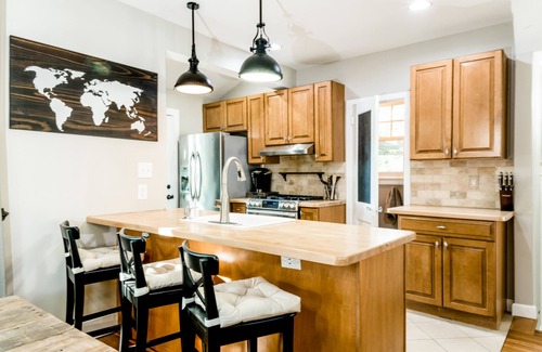 Annapolis House | *Charming Downtown Oasis!* Private Parking, Patio & Yard! Walk Everywhere.
