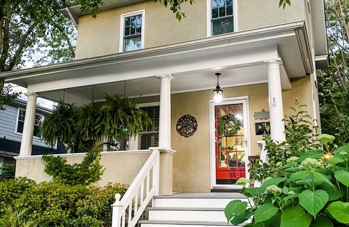 Annapolis House | *Charming Downtown Oasis!* Private Parking, Patio & Yard! Walk Everywhere.