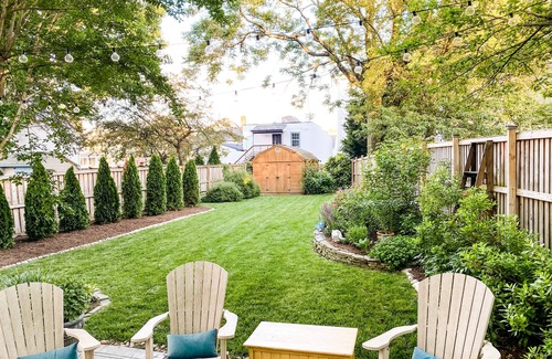 Annapolis House | *Charming Downtown Oasis!* Private Parking, Patio & Yard! Walk Everywhere.