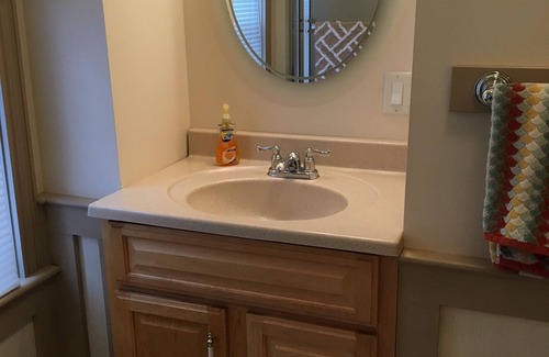 Williamstown House | Charming Downtown Williamstown Cottage - 5 Min Walk to Campus