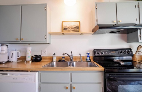 Champaign House | Charming Duplex, King Bed, Quiet Area, Near UIUC