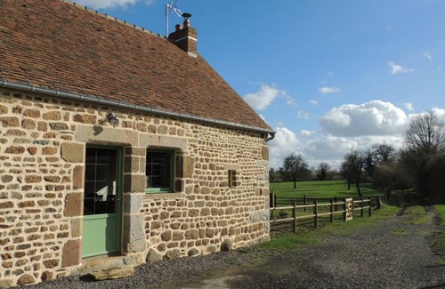 La Baroche-sous-Luce Cottage | Charming Eco-Friendly 15th Century Cottage with Enclosed Garden and Modern Amenities