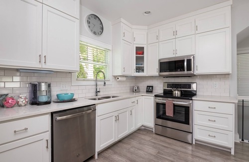 Eastwood House | Charming East Nashville Hideaway | King Bed, 2 Balconies, Pet Friendly, Walkable