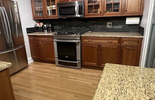 Upper East Side House | Charming east side home with gym, sauna and outdoor TV for RNC!