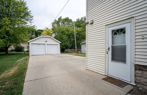 Wauwatosa Apartment | Charming East Tosa Flat - Upper