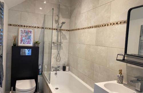 Poole Apartment | Charming Edwardian maisonette in trendy location, minutes from restaurants and pubs in Ashley Cross, Poole