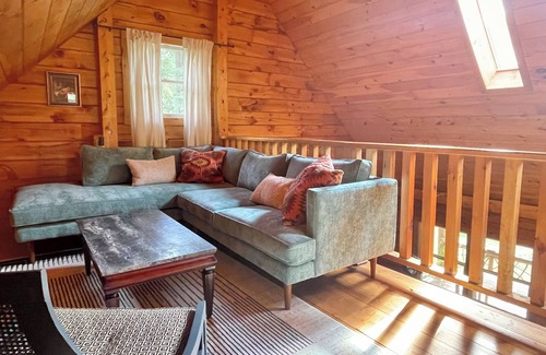Mount Marion Cabin | Charming Element Cabin. Pet-Friendly!