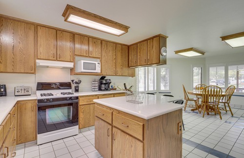 Elko House | Charming Elko Home w/Pool Table!