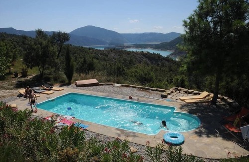 Coscojuela de Sobrarbe House | Charming property on private property next to Lake Mediano.