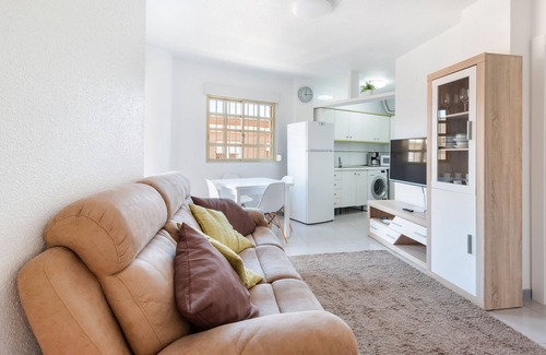 Los Cuarteros Apartment | 'Charming Playa Arena' Apartment with Sea Views, Wi-Fi and Air Conditioning