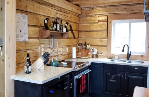 Algonquin Highlands House | Charming Family Lakefront Cottage in Algonquin Highlands