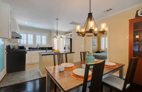Hillcrest Cottage | Charming Family-Friendly Cottage Near Balboa Park, Walk to Downtown - Dogs OK