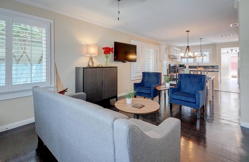 Hillcrest Cottage | Charming Family-Friendly Cottage Near Balboa Park, Walk to Downtown - Dogs OK