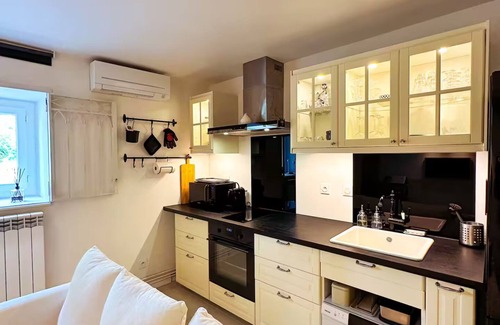 Caux House | Charming family home in the heart of the vineyards - Private park & swimming pool