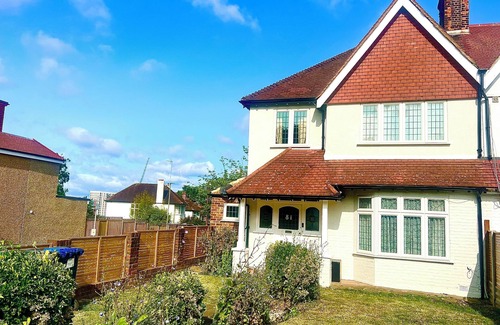 The Hyde House | Charming family home in NW London with great transport links and local nature.