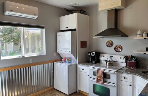 East Wenatchee Apartment | Charming farmhouse-style 1 bedroom apartment with hottub