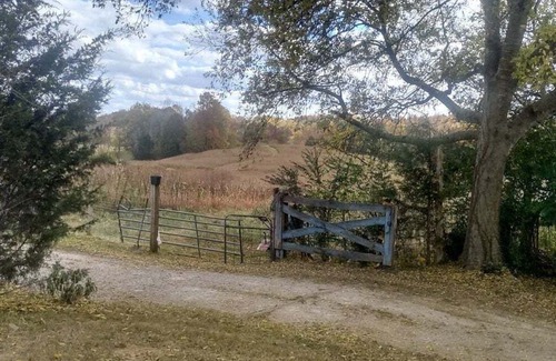 Sparta House | Charming Farmhouse Glamping Cabin in Sparta, Tennessee