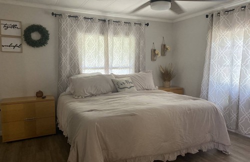 Williston Other | Charming Farmhouse Nestled in Oak Forest 20 mins from Ocala