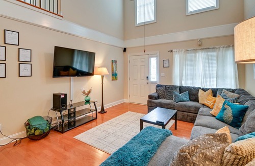 Fayetteville House | Charming Fayetteville Townhome, 9 Mi to Downtown!