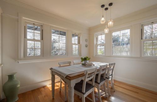 Devonport House | Charming Fig Tree Cottage with WiFi & Parking