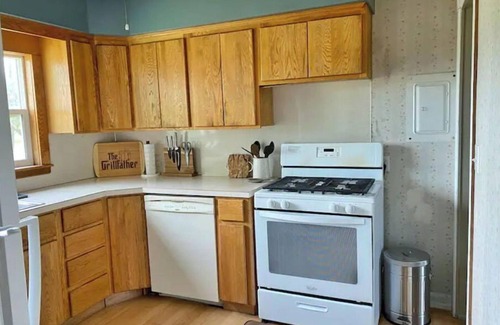 Baker County Cottage | Charming Fisherman's Cottage With Breathtaking 360-Degree Views!