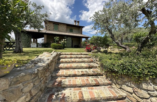 Gualdo Cattaneo Apartment | CHARMING FLAT IN A LOVELY HILLTOP VILLA AND POOL