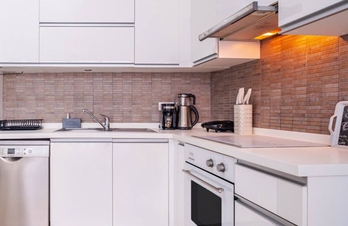 Atasehir Apartment | Charming Flat with City View in Atasehir