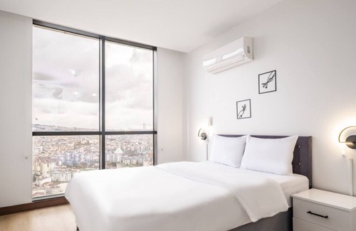 Atasehir Apartment | Charming Flat with City View in Atasehir