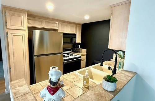 North Hollywood Condo | Charming fully furnished 1-bedroom condo with two gated parking spots!
