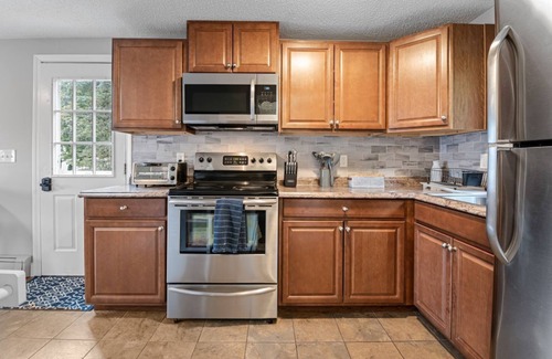 North Waltham Condo | Charming, fully renovated, private 2-bedroom condo in pleasant Waltham