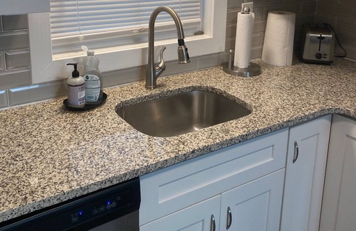 Mount Washington Apartment | Charming Furnished Apartment near Downtown Pittsburgh and Your Own Driveway