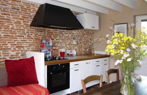 Pommevic Cottage | CHARMING GÎTE. VELO VOIE VERTE. POMMEVIC. 3 PERS