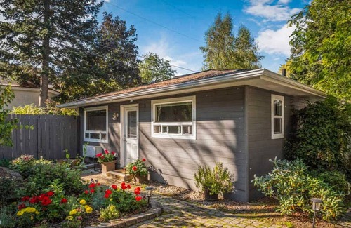 Coeur d'Alene Cottage | Charming Garden Retreat | Near Lakes & Golf | Walk 2 Minutes to Sanders Beach