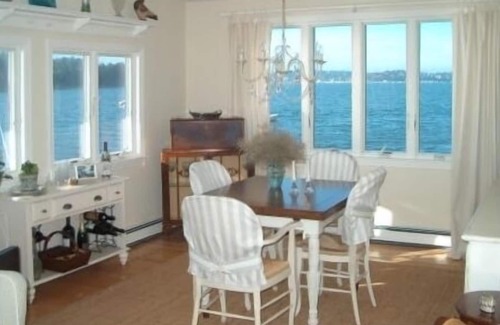 Hull House | CHARMING GETAWAY!!!!