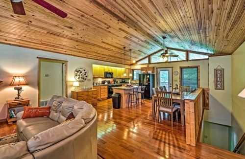 Albany House | Charming Getaway w/Lake Cumberland Views!