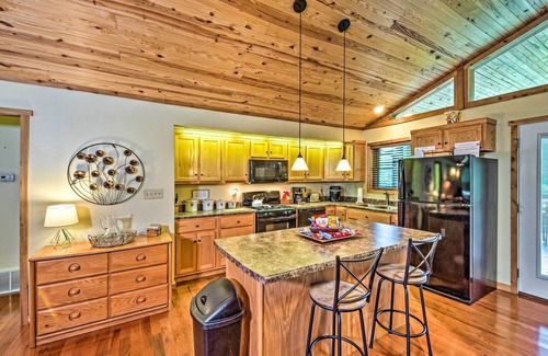 Albany House | Charming Getaway w/Lake Cumberland Views!