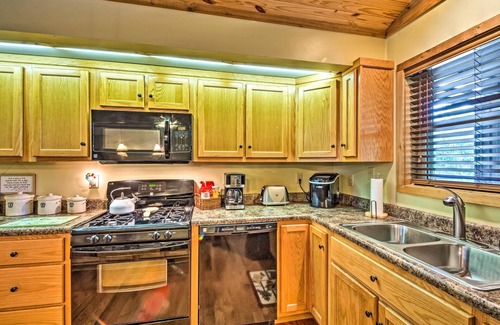 Albany House | Charming Getaway w/Lake Cumberland Views!