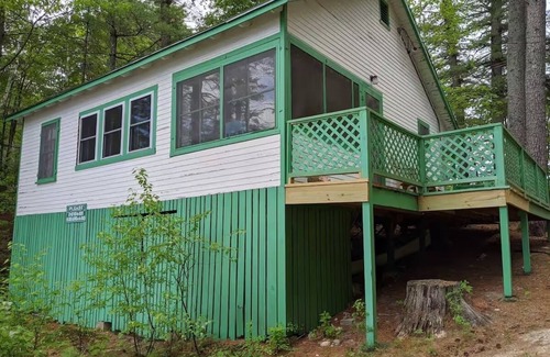 Raymond Cottage | Charming Getaway with Screened Porch, Deck, and Scenic Lake Views
